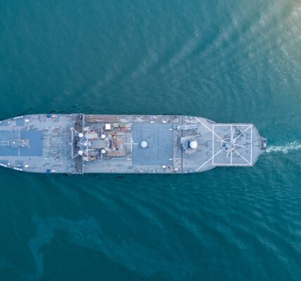 Rola energii odnawialnej w napędzie statków - żagle, panele słoneczne i inne rozwiązania 4 statek5 1