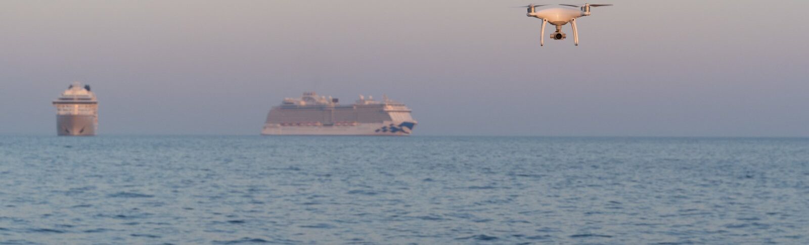 Zastosowanie dronów w monitoringu środowiska morskiego 5 drone package delivery and service for cruise ship 2023 11 27 04 51 45 utc e1733139211390