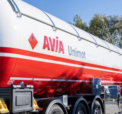 Autocysterna transportująca paliwo