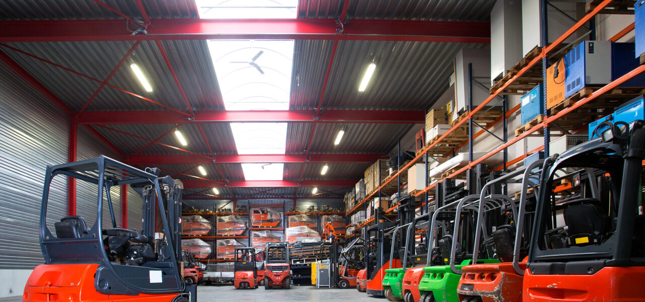 wózek widłowy do magazynu